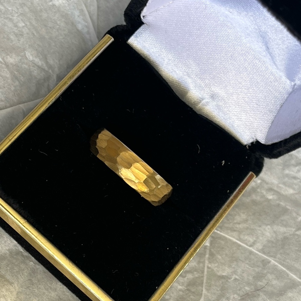 6 mm Hammered gold tungsten ring. Men/women. Size 8.
